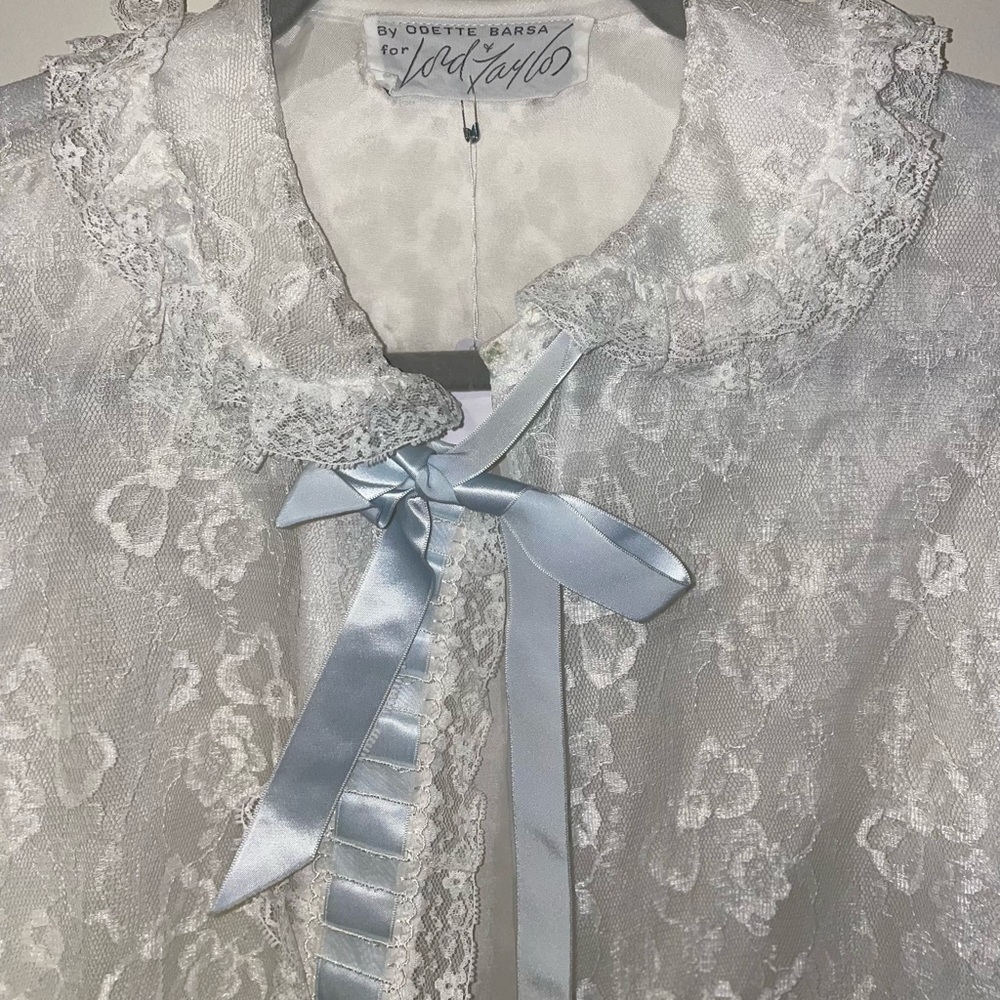 Vintage 60s White Lace Swing Style Robe